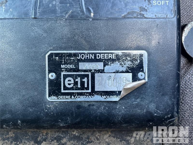 John Deere 4450 4WD Tractor Трактори