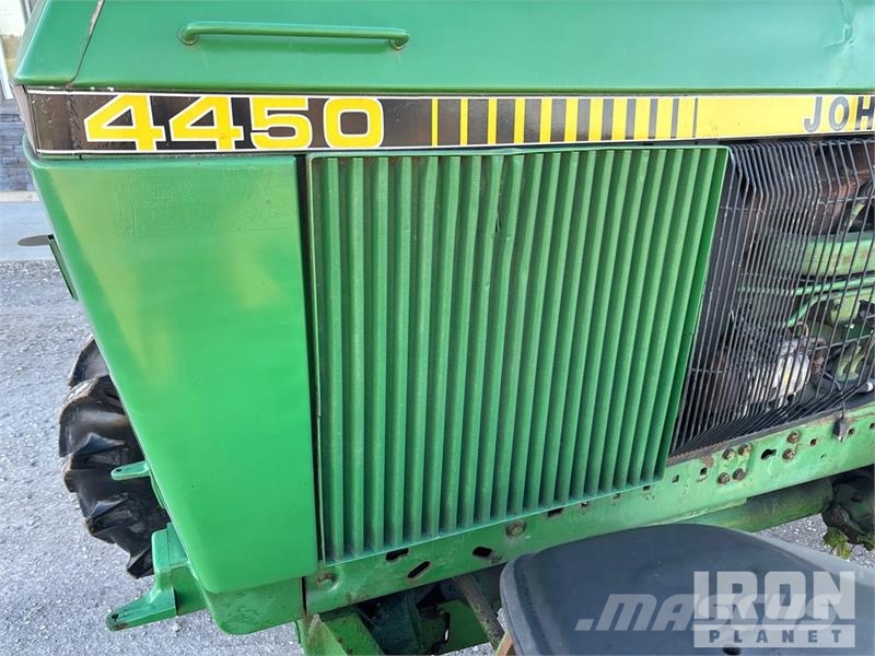 John Deere 4450 4WD Tractor Трактори