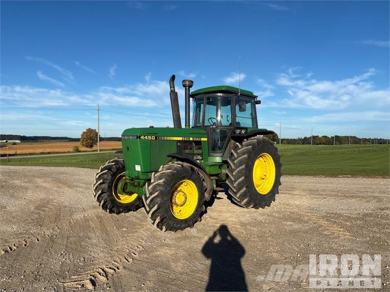 John Deere 4450 4WD Tractor Трактори