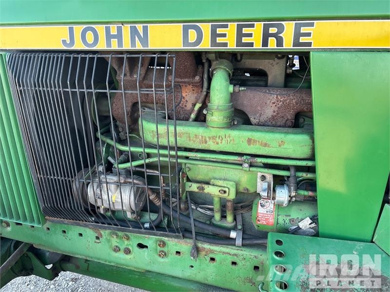 John Deere 4450 4WD Tractor Трактори