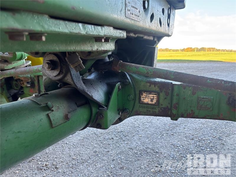 John Deere 4450 4WD Tractor Трактори
