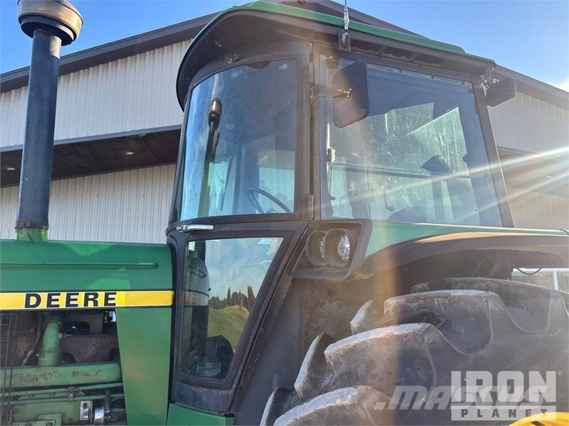 John Deere 4450 4WD Tractor Трактори