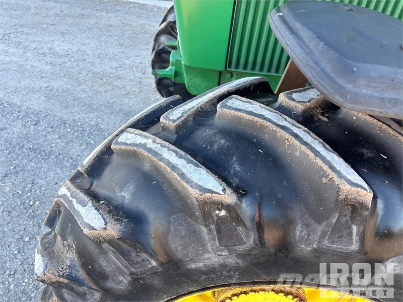 John Deere 4450 4WD Tractor Трактори