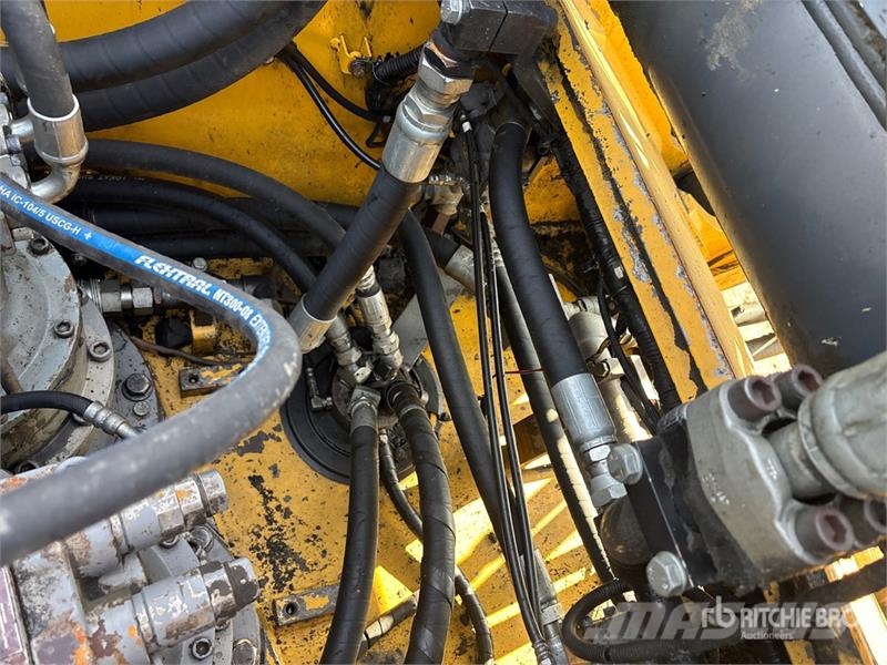 John Deere 470G Tracked Excavator Гусеничні екскаватори