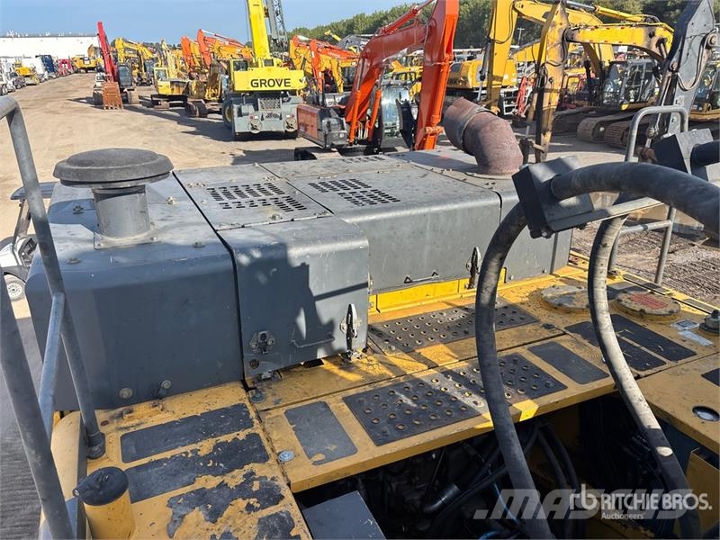 John Deere 470G Tracked Excavator Гусеничні екскаватори