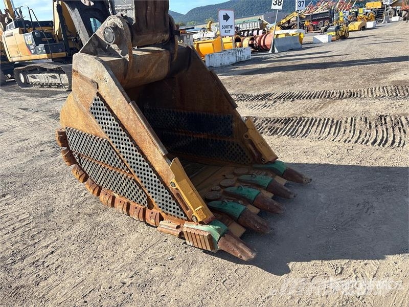 John Deere 470G Tracked Excavator Гусеничні екскаватори