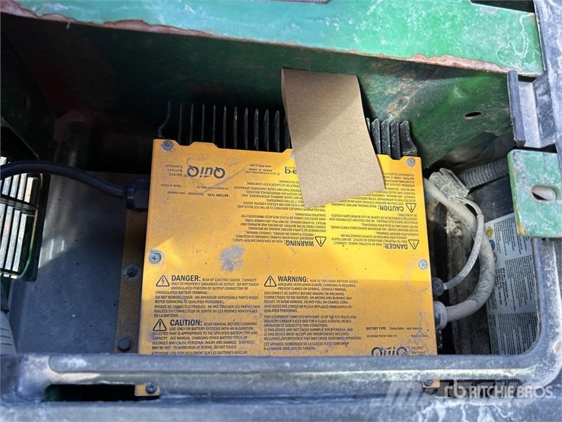 John Deere 4X2 TE Gator 4x2 Electric Utility Vehicle (Inopera Redskapsbärare
