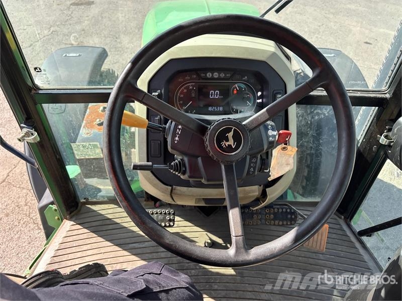 John Deere 5100M 4WD Tractor Traktoriai