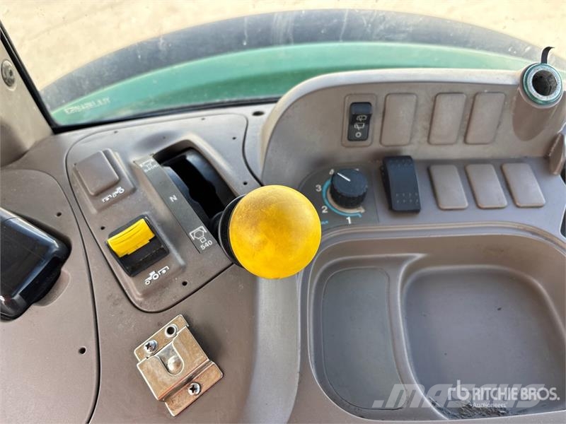 John Deere 5100M 4WD Tractor Traktoriai