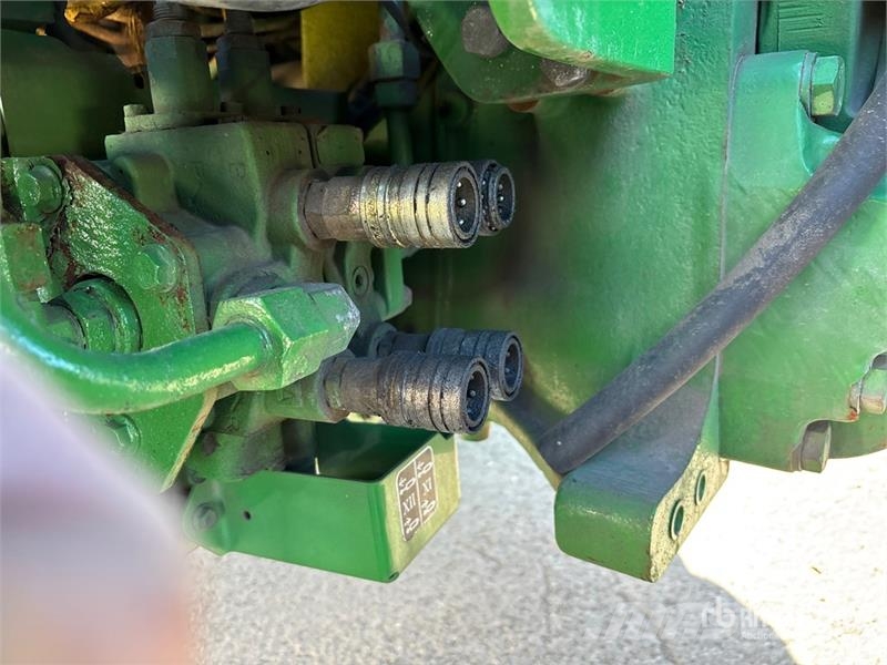 John Deere 5100R 4WD Tractor Traktoriai