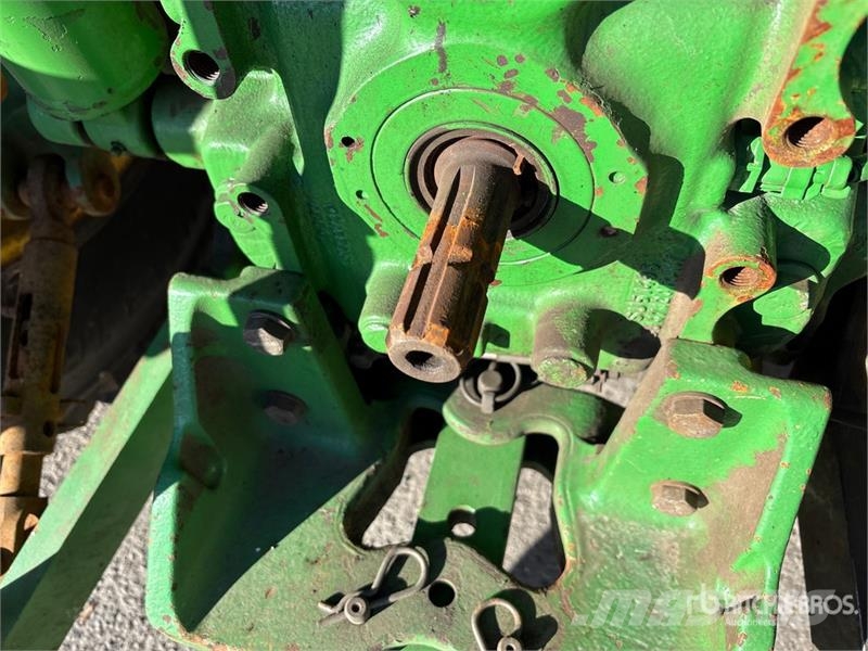 John Deere 5100R 4WD Tractor Traktoriai