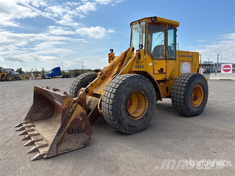 John Deere 544D Iekrāvēji uz riteņiem