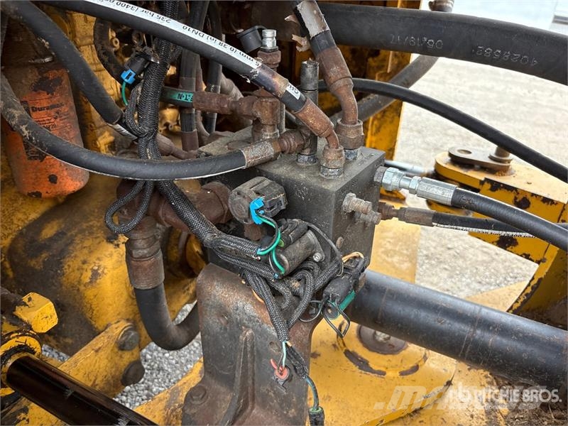 John Deere 624K Kolesni nakladalci