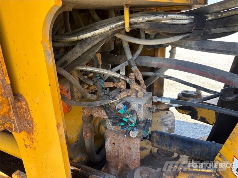John Deere 624K Iekrāvēji uz riteņiem