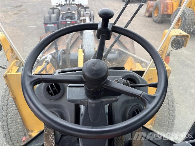 John Deere 624K Kolesni nakladalci