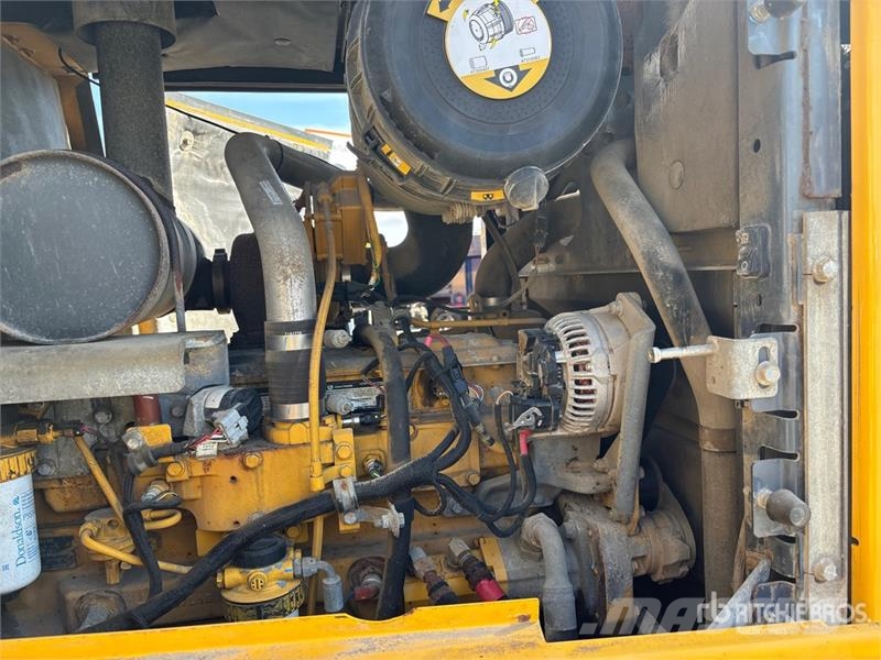 John Deere 624K Iekrāvēji uz riteņiem