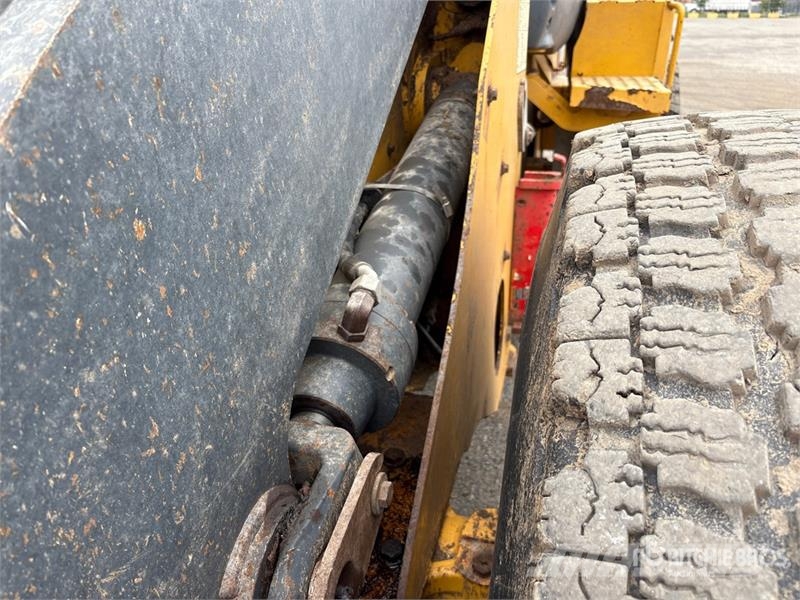 John Deere 624K Kolesni nakladalci