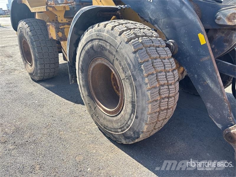 John Deere 624K Iekrāvēji uz riteņiem