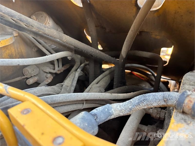 John Deere 624K Iekrāvēji uz riteņiem