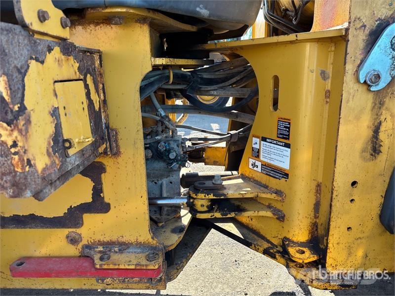 John Deere 624K Iekrāvēji uz riteņiem