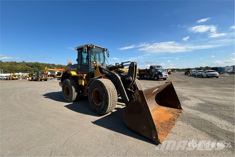 John Deere 624K Iekrāvēji uz riteņiem