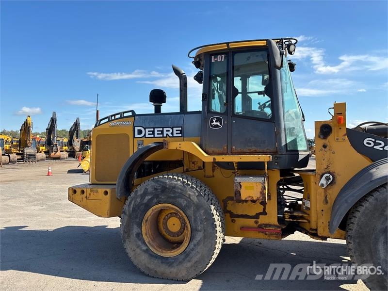 John Deere 624K Iekrāvēji uz riteņiem