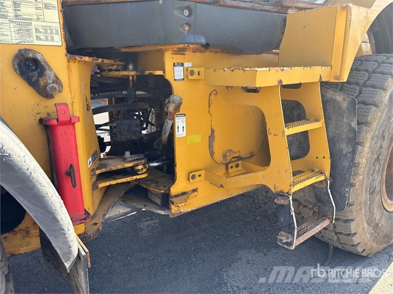 John Deere 624K Iekrāvēji uz riteņiem