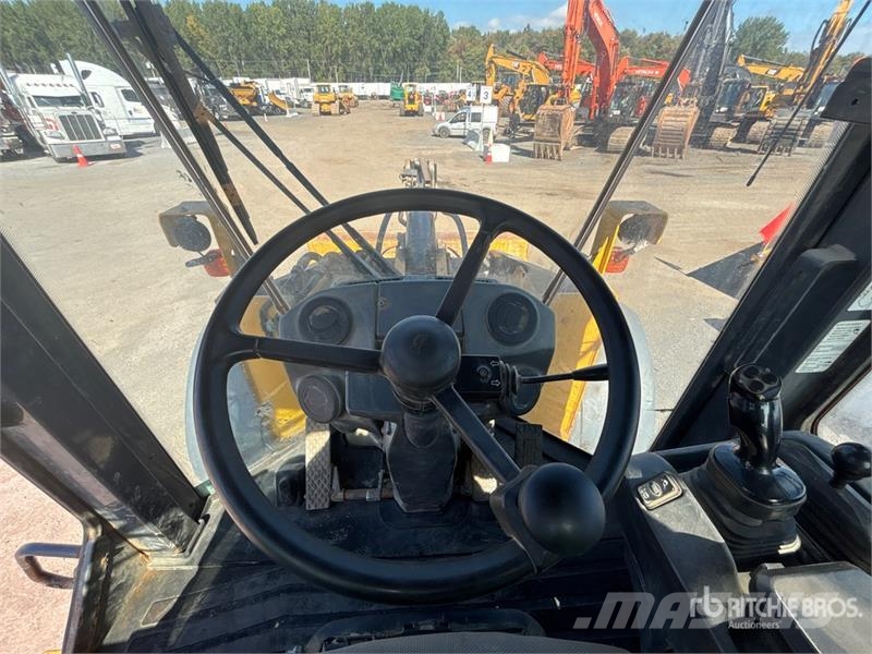 John Deere 624K Iekrāvēji uz riteņiem