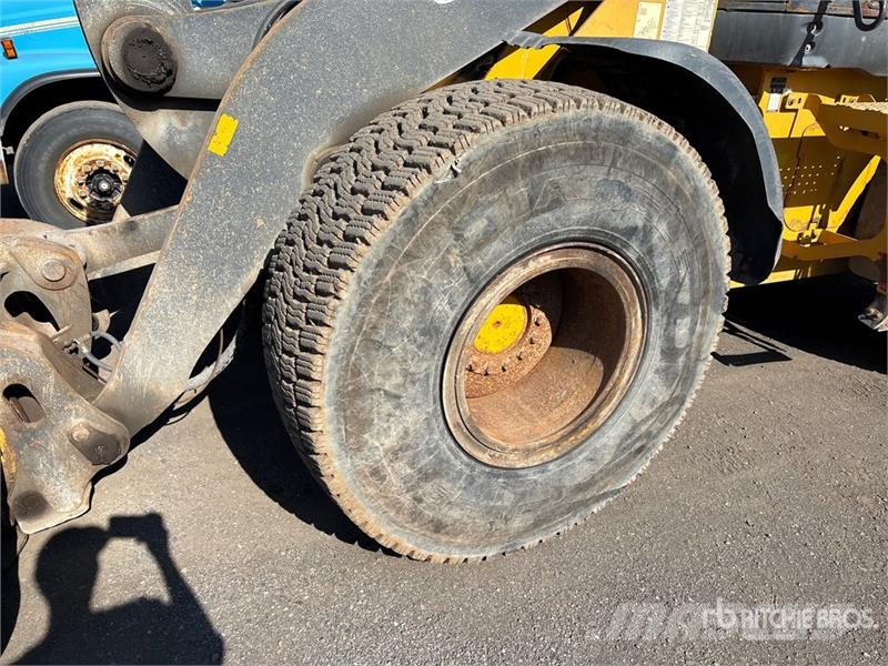 John Deere 624K Iekrāvēji uz riteņiem
