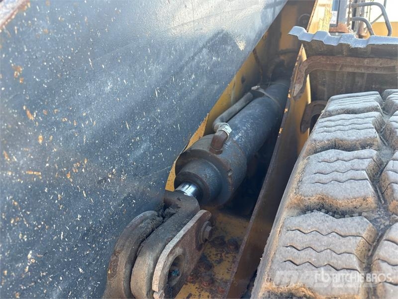 John Deere 624K Iekrāvēji uz riteņiem