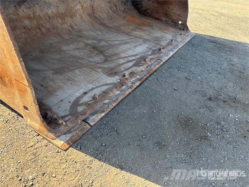 John Deere 624K Iekrāvēji uz riteņiem