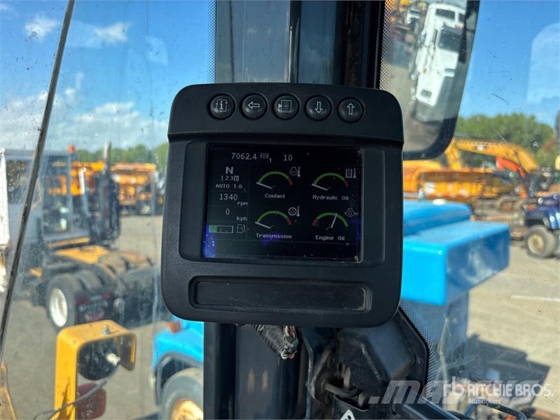 John Deere 624K Iekrāvēji uz riteņiem