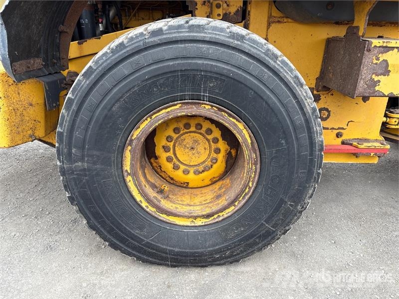John Deere 624K Kolesni nakladalci