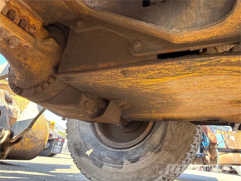 John Deere 624K Iekrāvēji uz riteņiem