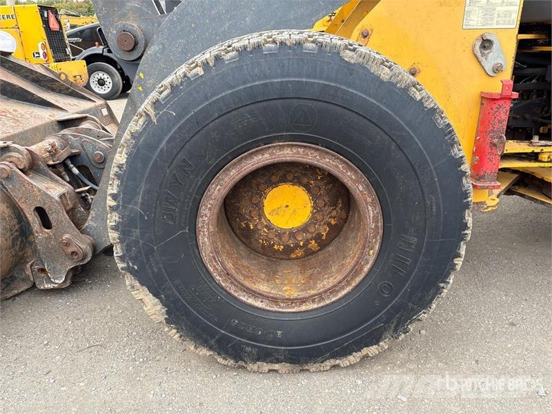John Deere 624K Kolesni nakladalci