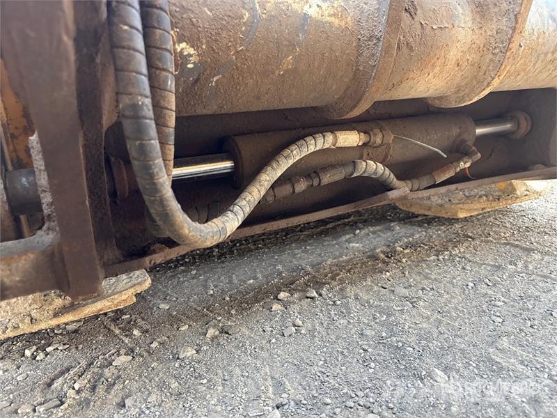 John Deere 624K Iekrāvēji uz riteņiem