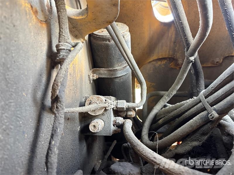 John Deere 624K Iekrāvēji uz riteņiem
