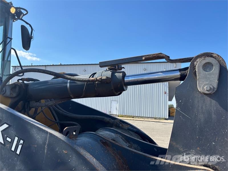 John Deere 624K Iekrāvēji uz riteņiem