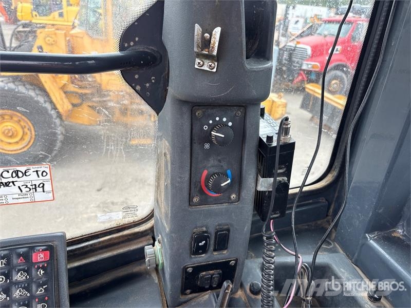 John Deere 624K Kolesni nakladalci