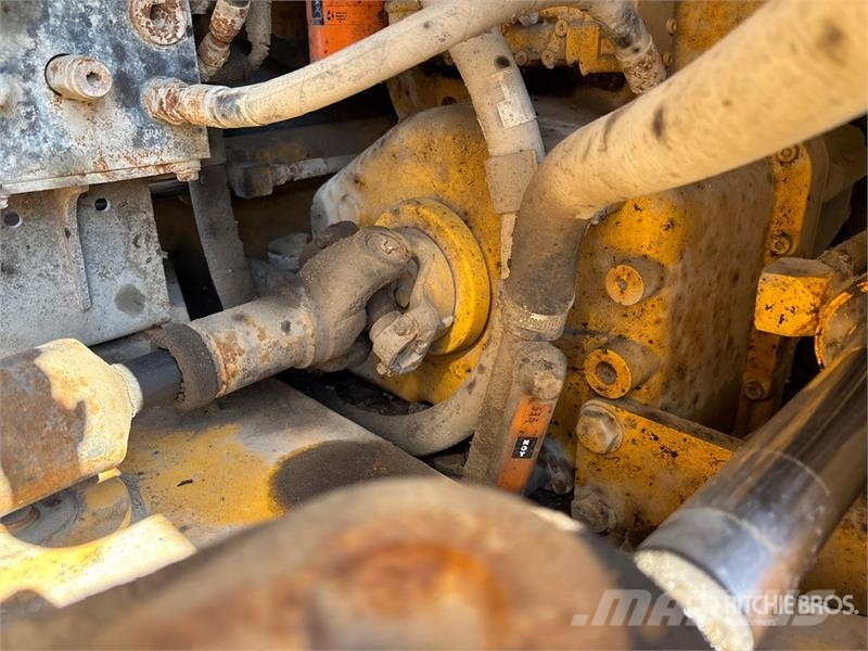 John Deere 624K Iekrāvēji uz riteņiem