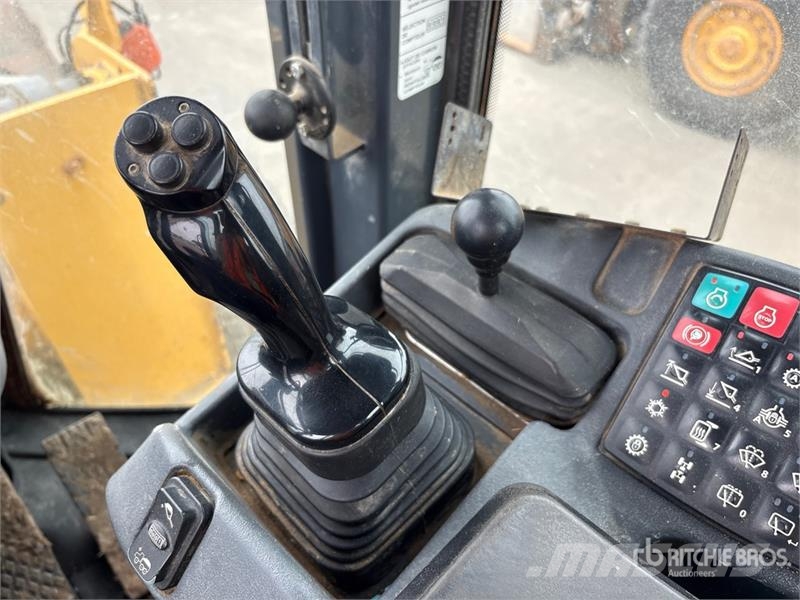 John Deere 624K Kolesni nakladalci