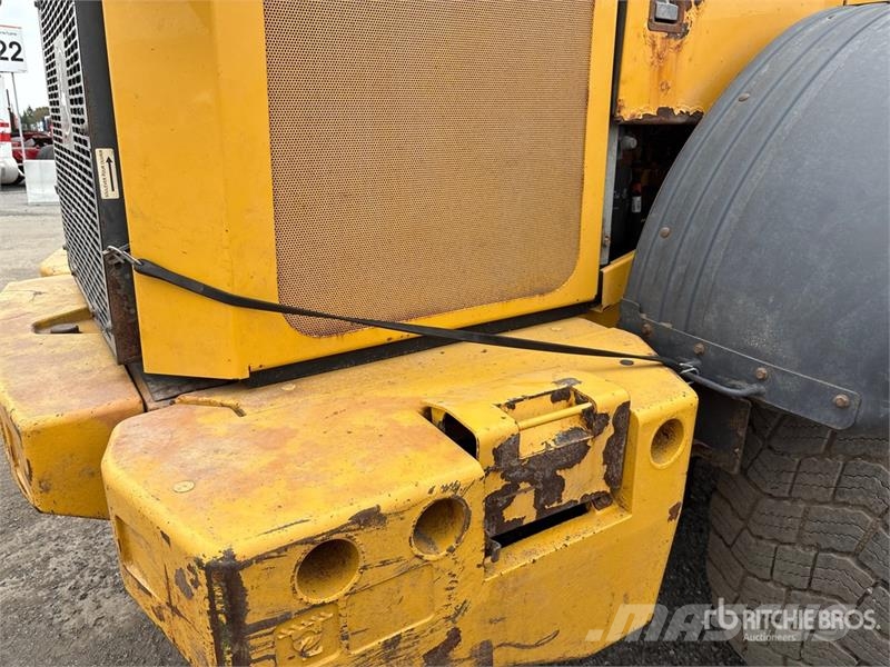 John Deere 624K Kolesni nakladalci