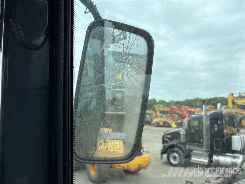 John Deere 624K Kolesni nakladalci