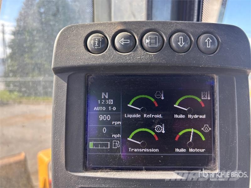 John Deere 624K Iekrāvēji uz riteņiem