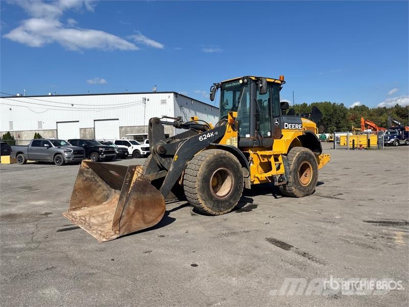 John Deere 624K Iekrāvēji uz riteņiem
