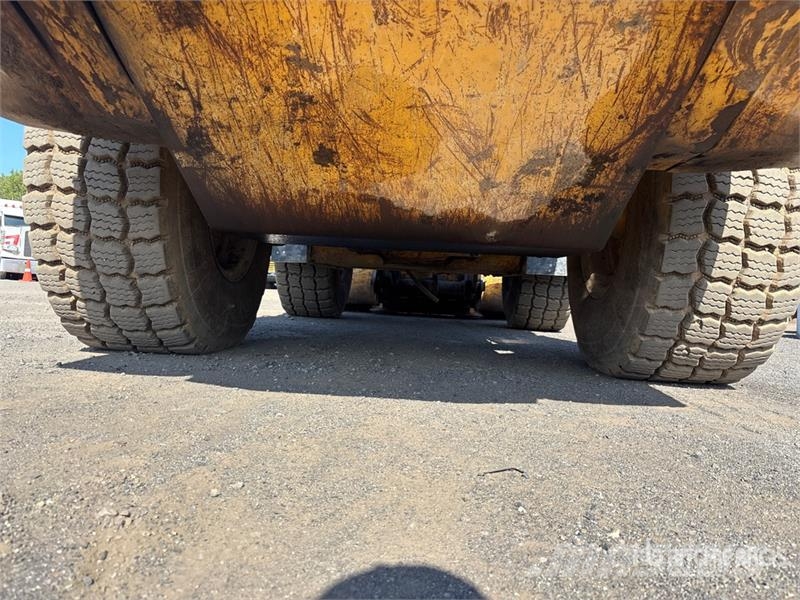 John Deere 624K Iekrāvēji uz riteņiem