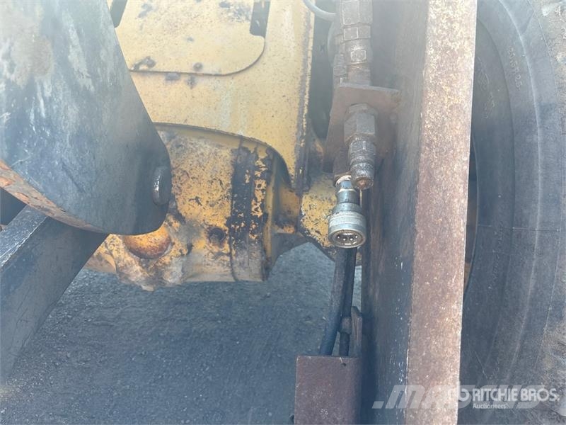 John Deere 624K Iekrāvēji uz riteņiem