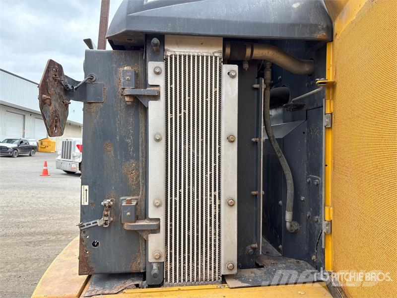 John Deere 624K Kolesni nakladalci