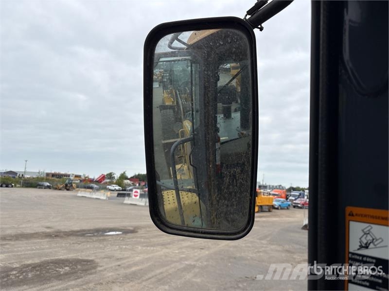 John Deere 624K Kolesni nakladalci