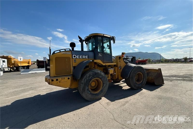 John Deere 624K Iekrāvēji uz riteņiem